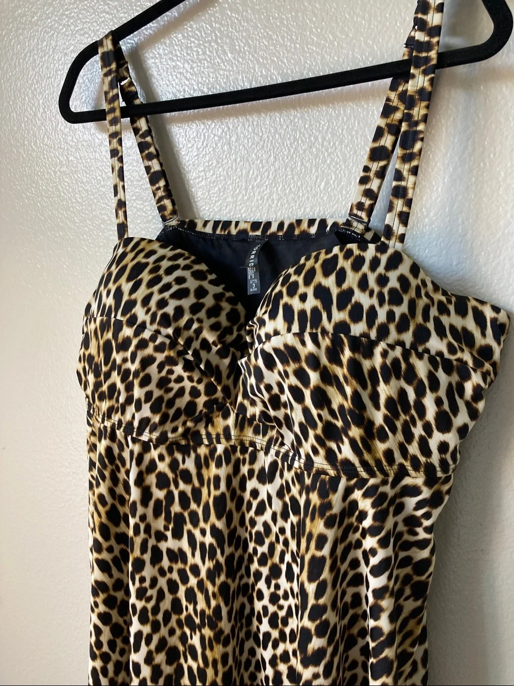 Torrid Leopard Cheetah Print Underwire Twist-Front Tankini Swim TOP sz 3 D/DD